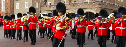 Changing the Guard Walking Tour in London