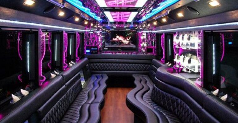 Limo Party Bus with Complimentary Drinks from Hotel to the Las Vegas Strip