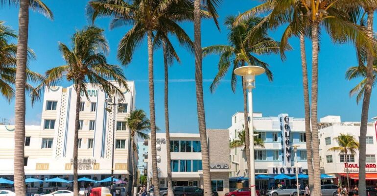 Narrated Sightseeing Bus Tour and Bike Rental in Miami