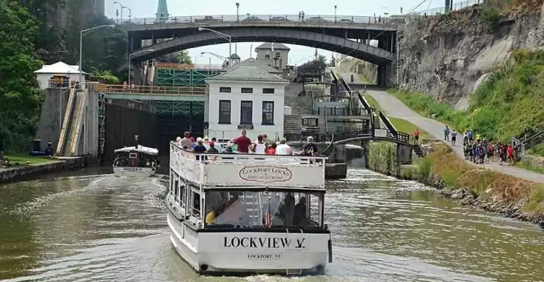 その他 Erie Canal: Buffalo to Lockpot [DVD] Celebrating 200 Years of the Erie Canal — hardcover book
