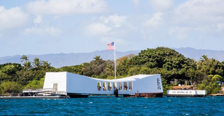 Honolulu Pearl Harbor WWII Deluxe Tour Package