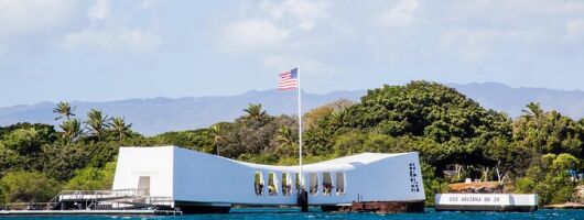 Pearl Harbor Official Deluxe Multimedia and VR Tour Combo
