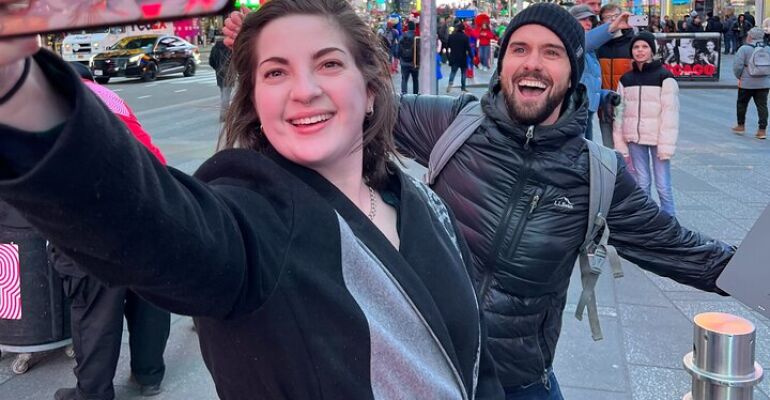 New York City Boozy Broadway Tour with Wings