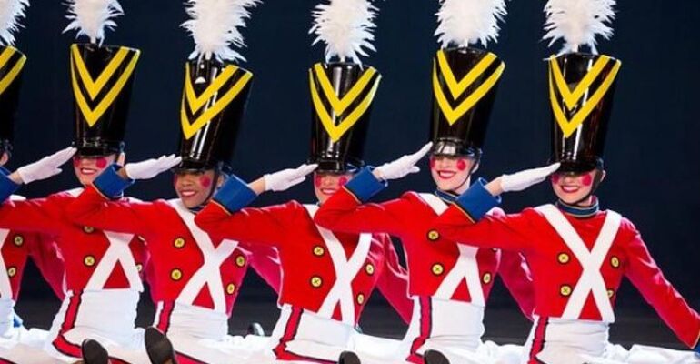 New York City Christmas Spectacular & Cathedral Tour