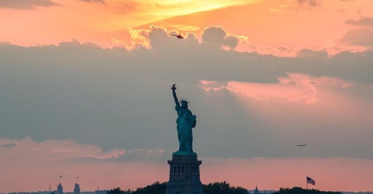 New York Sunset Cruise Around Statue Experience