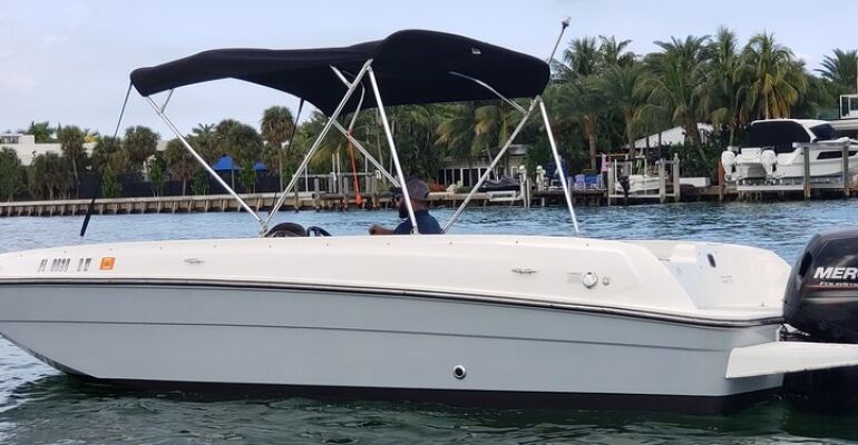 Downtown Miami Luxury Boating Adventure