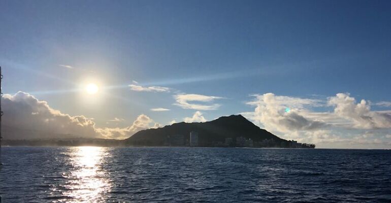 Honolulu Moana Catamaran Sunrise Experience