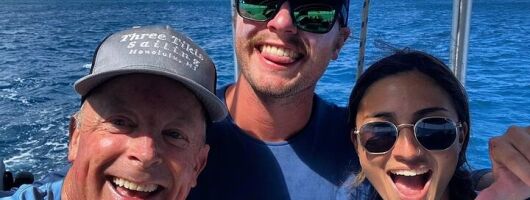 Sailing and turtle Snorkeling Tour in Waikiki