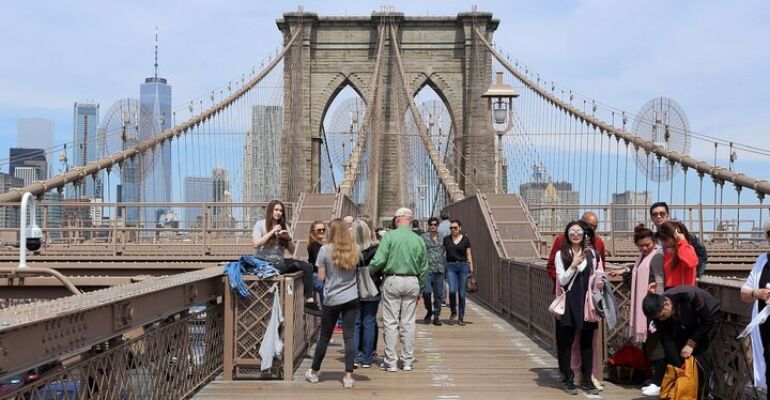 New York Contrasts Guided Neighborhood Tour