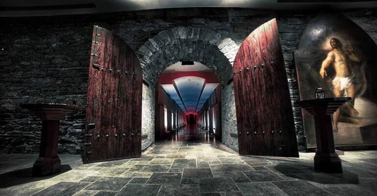 New York Catacombs by Candlelight Group Tour