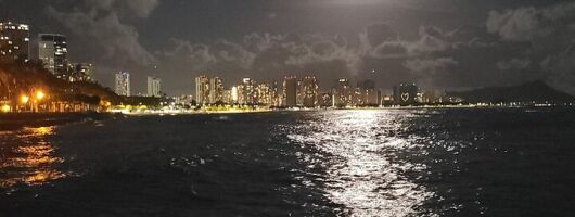 Moonlight Dinner Cruise in Honolulu