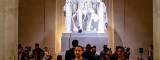 Washington DC Night-Time City Bus Tour with Optional Mount Vernon