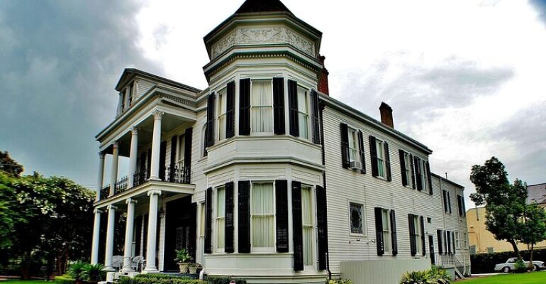 New Orleans Garden District Historical Walking Tour