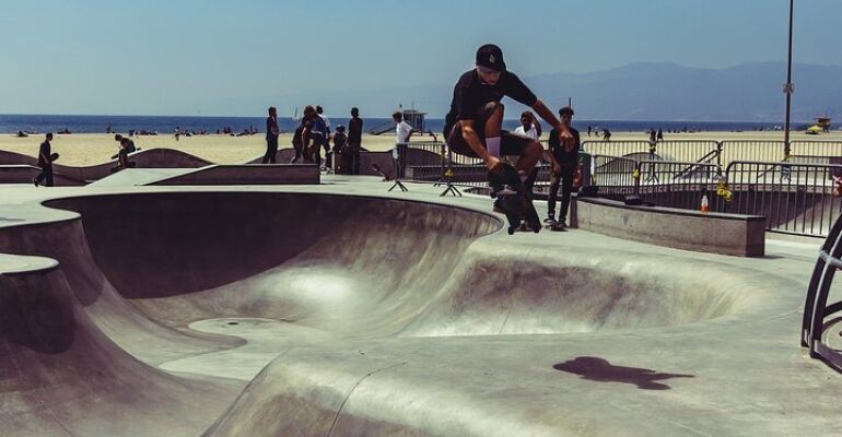 Venice Beach Walking Tour and Local Experience