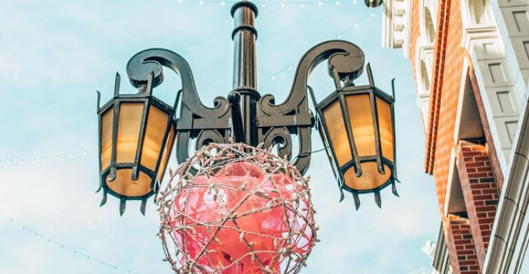 Los Angeles Holiday Lights Private Walking Tour