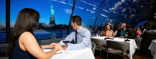 Bateaux New York Christmas Eve Plated Dinner Cruise