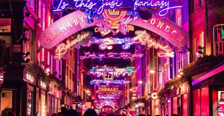 London Magical Christmas Lights Walking Tour
