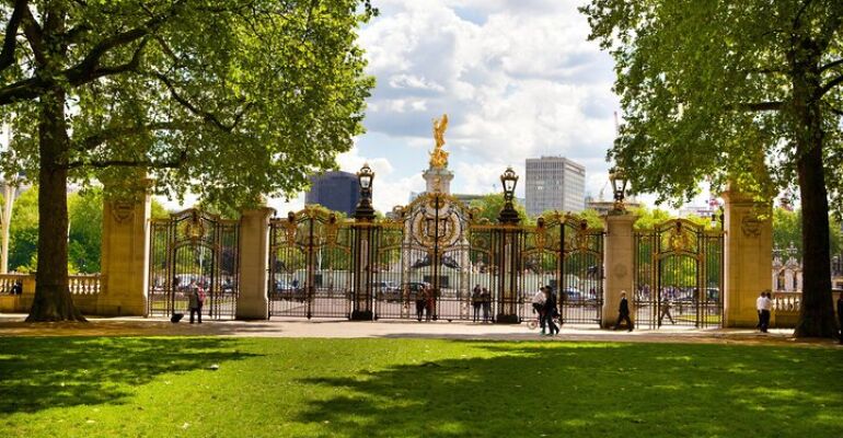 London Royal Palaces and Parks Walking Tour