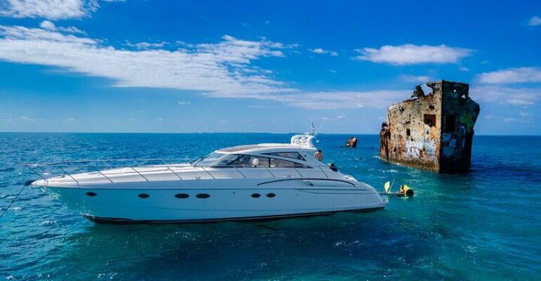 Miami Luxury Yacht Experience with Sunroof