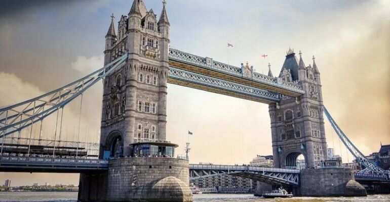London Private Walking Tour and Tower Bridge