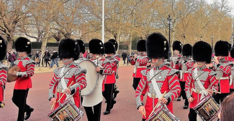 London Highlights Taxi and Walking Tour