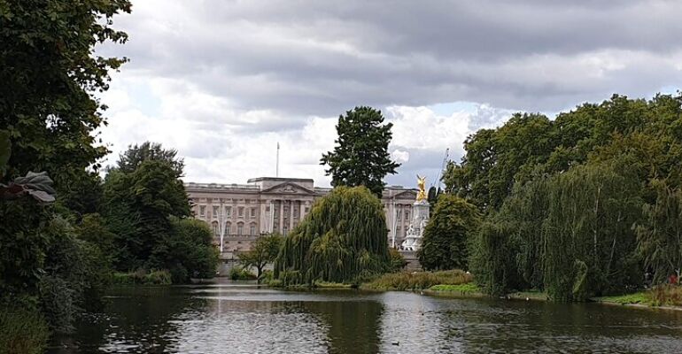 London Royal History and Garden Tour