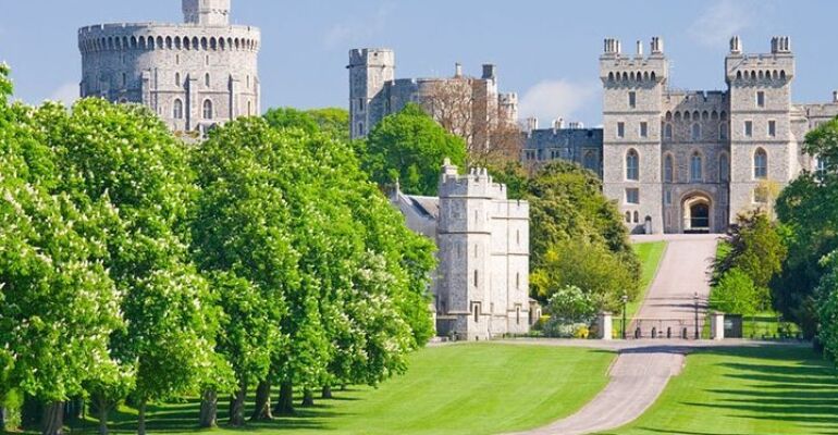 Windsor and Stonehenge VIP Sightseeing Tour