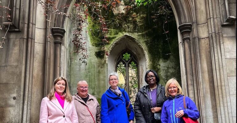 London Hidden Gardens Guided Taxi Tour