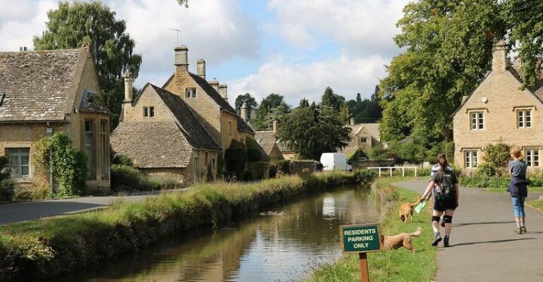 Oxford Walking Tour and Cotswolds Exploration