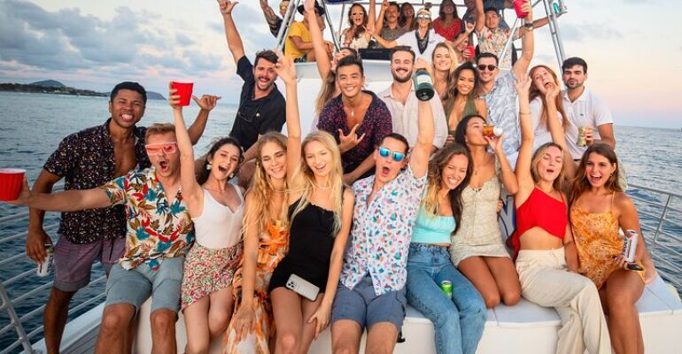 Waikiki Booze Cruise and Fireworks Party