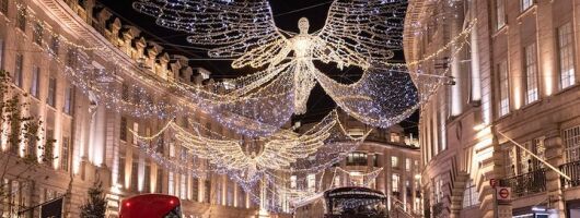Private Magical Christmas Lights Tour in London in Black Taxi