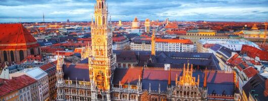  Munich:Christmas Market Hopping with Sightseeing Tour