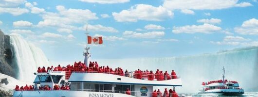 Toronto to Niagara Falls Day Tour with Boat Cruise and Lunch