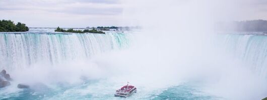 Niagara Falls Small Group Day Tour with Boat & Behind the Falls