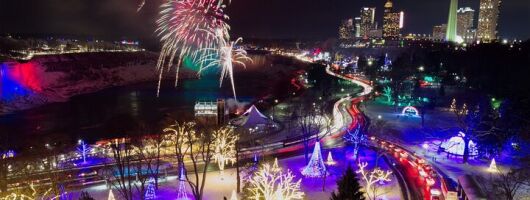 From Toronto:Winter Festival of Lights Niagara Falls Evening Tour