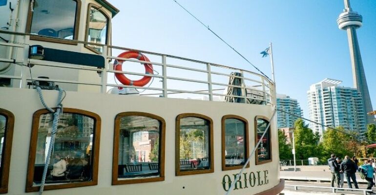 Toronto Waterfront Walking Tour and Boat Cruise