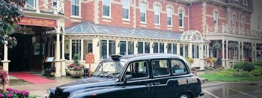 Niagara-on-the-Lake Wine Tour with Lunch -Private Tour in Classic English Cab