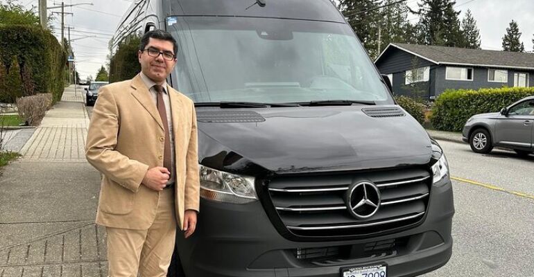 Vancouver Luxury Car Tour of Top Attractions