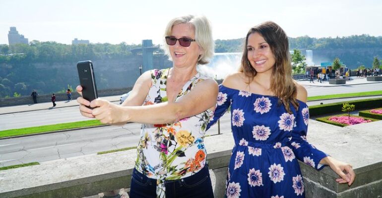 Toronto to Niagara Falls Luxury Day Tour