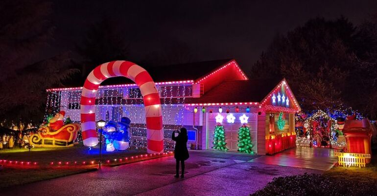 Victoria Christmas Lights and Butchart Gardens Tour