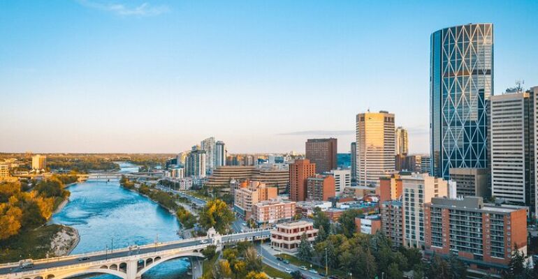 Calgary Luxury Chauffeur-Driven City Tour