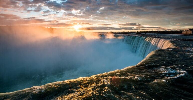 Toronto Niagara Falls and Niagara-on-the-Lake Tour