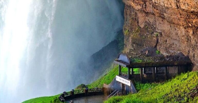 Niagara Falls Ultimate Sightseeing Adventure