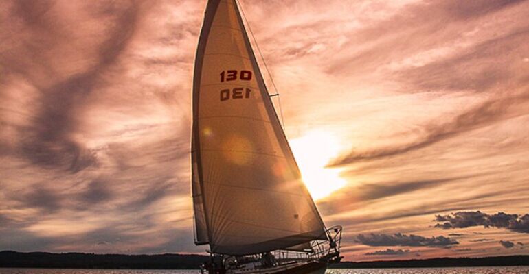 Traverse City Scenic Sailing Adventure Experience