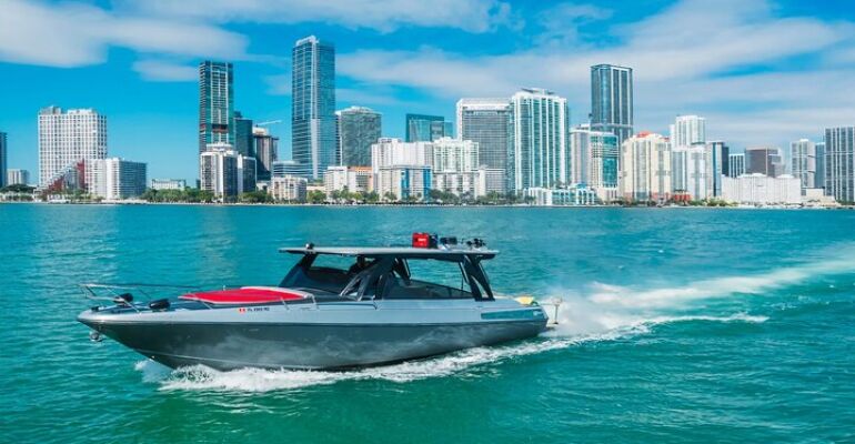 Miami Luxury Yacht Rental and Cruise