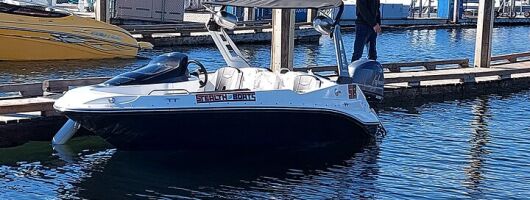 Stealth 4 Passenger Boat Rental