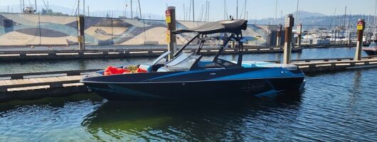 Axis T22 Wake Surfing Boat Rental