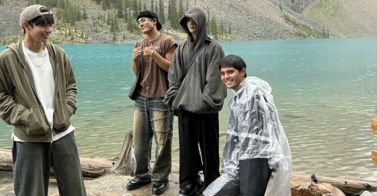 Banff Shuttle to Moraine Lake and Lake Louise