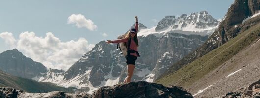 Sunrise Shuttle and Hiking Adventure at Moraine Lake