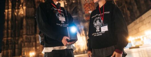 Cologne: Cathedral and Old Town in the Evening Interactive Tour with Beamer